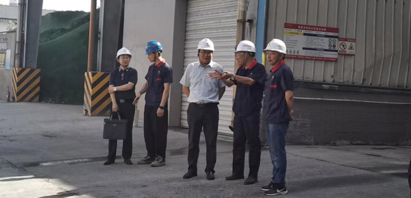 集團公司黨委委員、股份公司黨委書記、總經(jīng)理蔣培進到建材公司調(diào)...